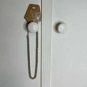 Shiny‎ silver necklace new with tags